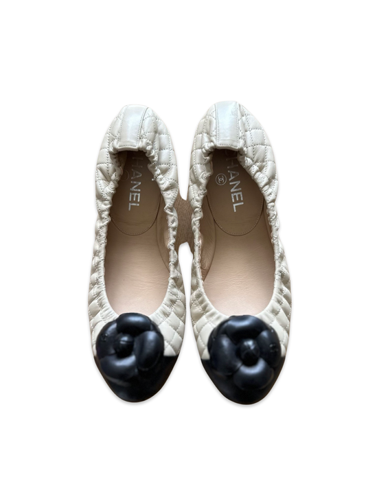 Ballerines Chanel Camelia T 38.5 - Cuir matelassé Noire et beige