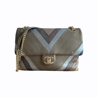 Chanel medium - Patchwork python